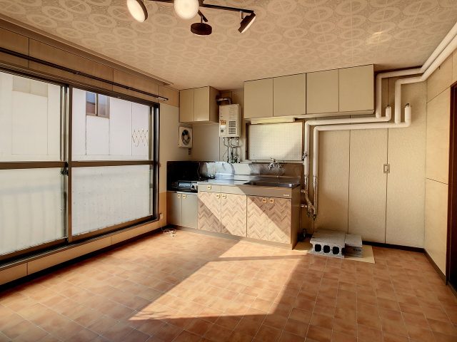 木目基調の2DKのご紹介☆