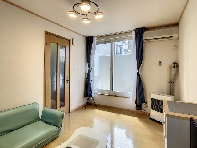 トランク1つと布団を持ち込めばすぐに住めちゃう1K