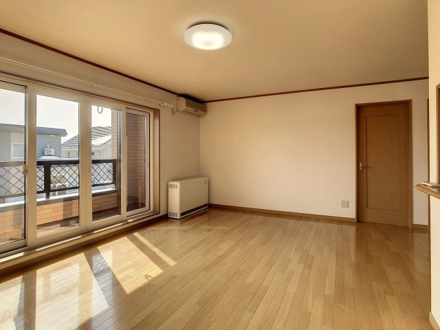 カーポート付き!開放的な2LDKのご紹介☆