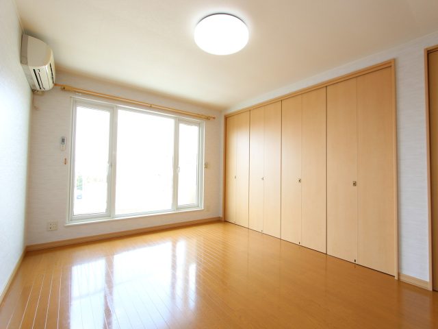 バルコニーから市内西側の景色が一望できる2LDK