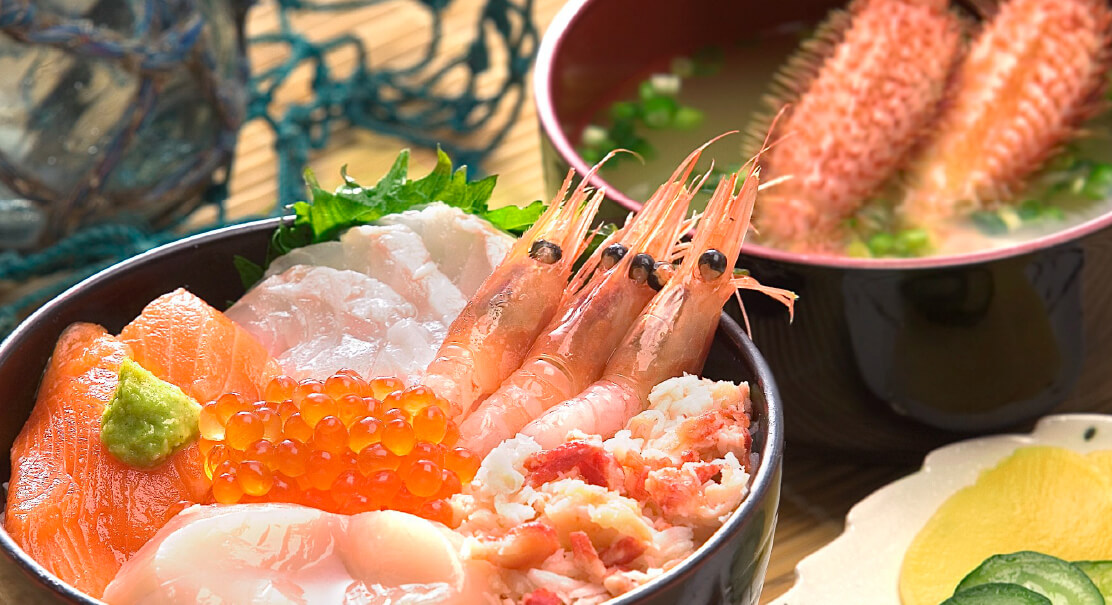 新鮮な海の幸と独自の食文化が楽しめるマチ